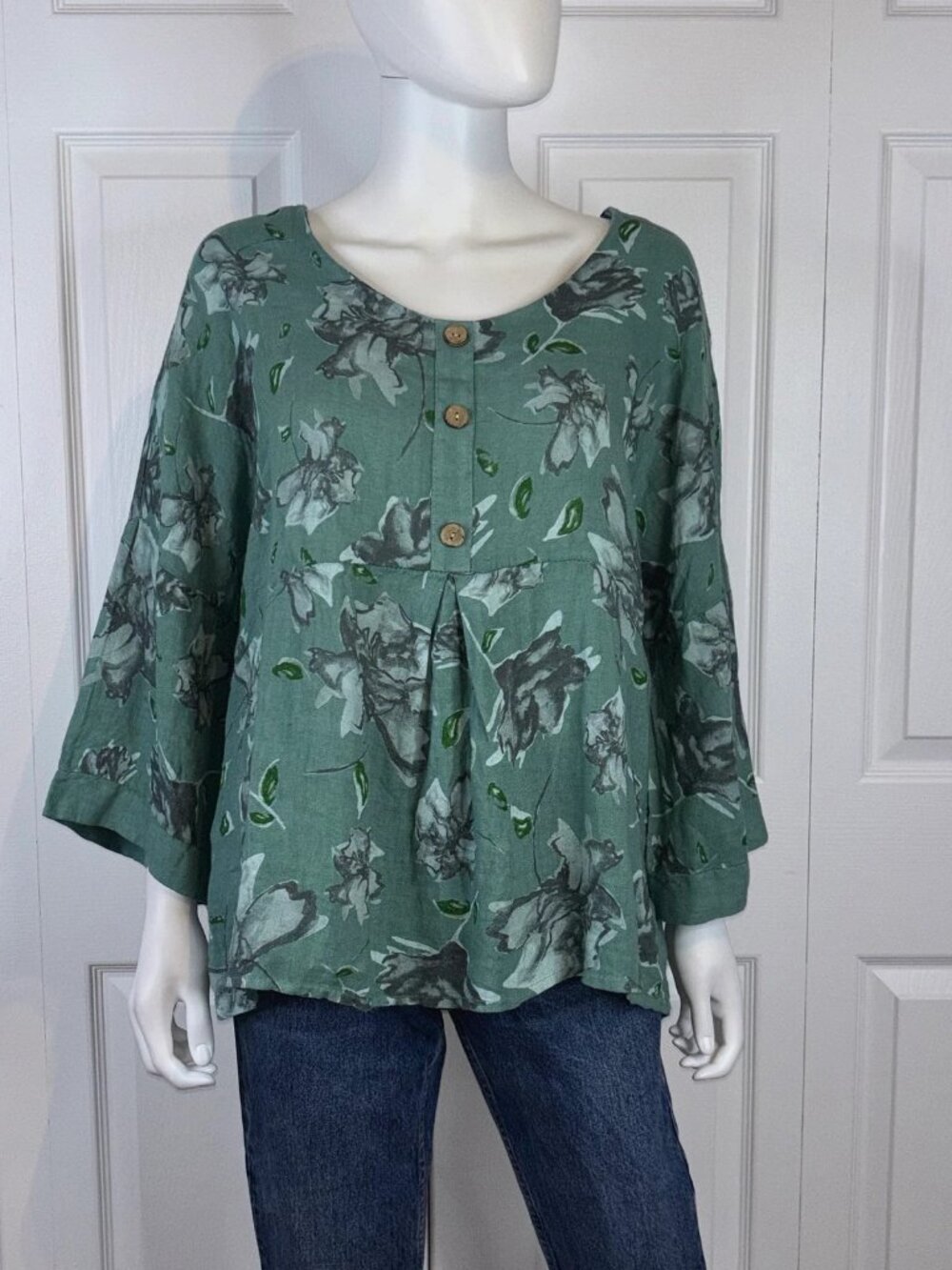 VIOLA BORGHI  women's large floral linen blouse